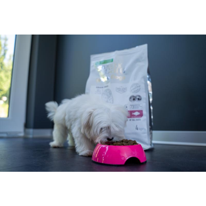 dry pet food with white fish for growing dogs of all sizes with white coat